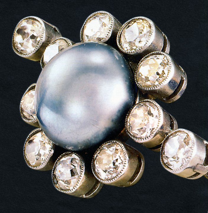 Broche perle noire et diamants Eugenie