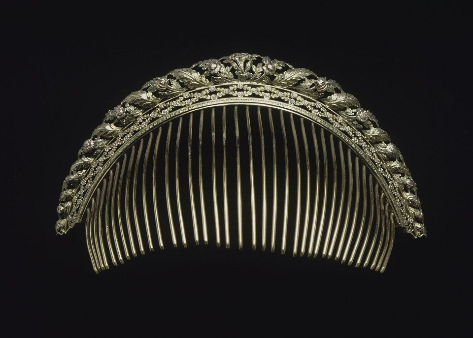 Cts de Villeneuve-Esclapon - peigne diademe or 1809