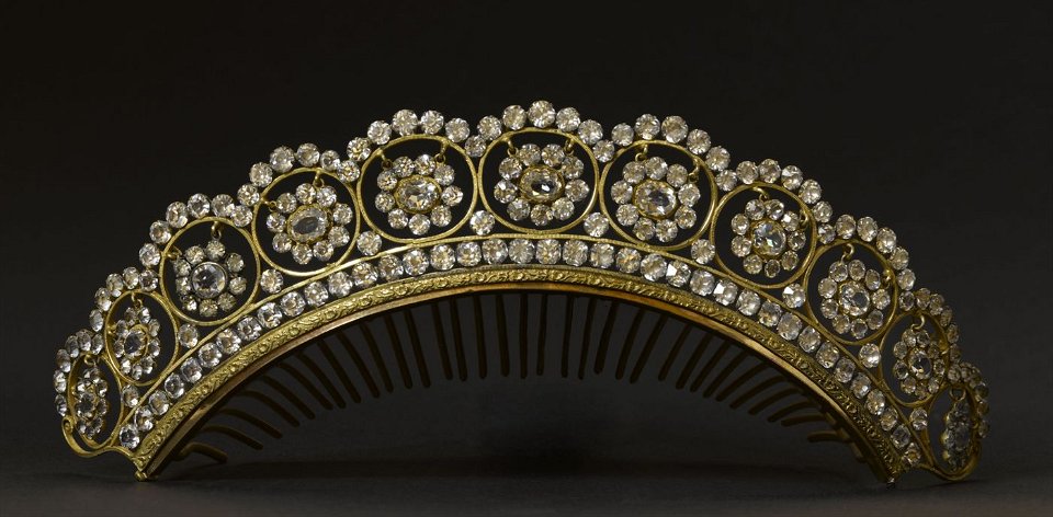 Cts de Villeneuve-Esclapon - peigne diademe strass