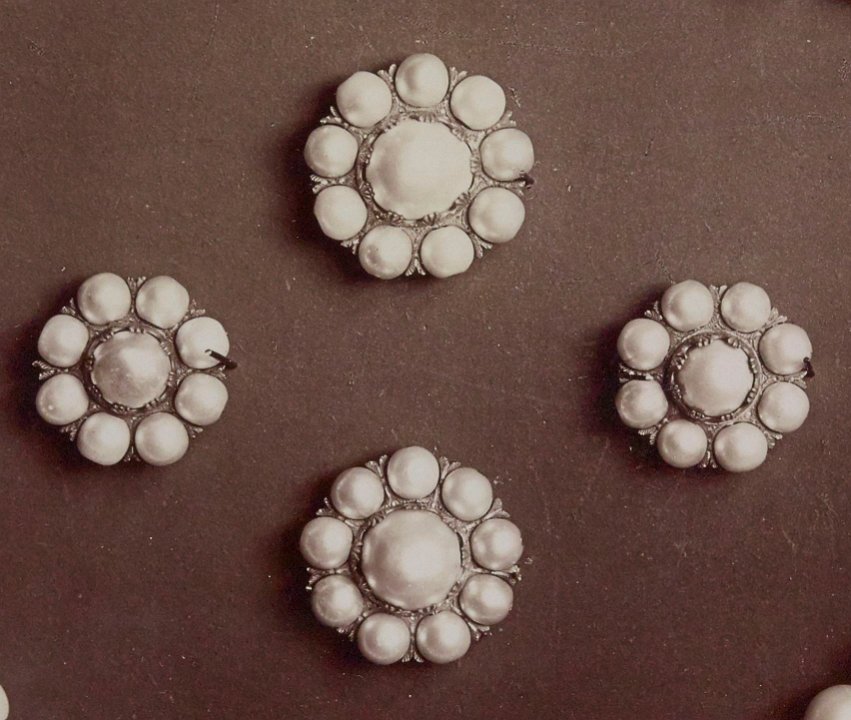 Boutons de perles