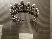 Parure de Perles - Diademe et broche epaule.jpg